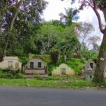 Seribu Karakter Klasik : Seseorang Yang Punya Visi Ke Depan Dan Tahu Cara Memerintah Dengan Bijak (垂拱平章) Ungkapan ini dikutip dari Seribu Karakter Klasik (Hanzi: 千字文, Pinyin: Qiānzì Wén). Kuburan Tionghoa Desa Marga Tabanan Bali