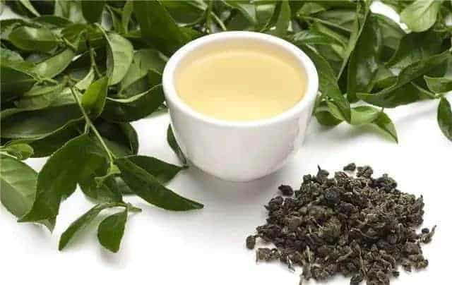 Inilah 10 Manfaat Kesehatan Teh Oolong (乌龙茶) Teh Oolong (Hanzi: 乌龙茶, Pinyin: Wūlóngchá) adalah salah satu teh semi fermentasi yang terkenal, mengandung banyak zat bermanfaat seperti Fluorida, Mangan, Kalium, Natrium, Magnesium, Niasin dan Kafein yang bermanfaat untuk kesehatan tubuh kita. Inilah 10 Manfaat Kesehatan Teh Oolong (乌龙茶)