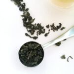 Seribu Karakter Klasik : Orang Tua dan Orang Muda Mengkonsumsi Makanan Yang Berbeda (老少异粮) Sebaris kalimat di atas dikutip dari Seribu Karakter Klasik (Hanzi: 千字文, Pinyin: Qiānzì Wén) Sejarah Singkat Teh Oolong (乌龙茶)