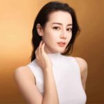Potret Zhang Linghe, Zhou Ye & Santa (INT01) Untuk Merek Tom Ford Beauty Tom Ford Beauty bagikan potret terbarunya dari Zhang Linghe, Zhou Ye & Santa (INT01). Tionghoa Org - Dilraba Dilmurat Sebagai Juru Bicara Global Untuk Clarins - 1