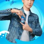 Selebriti Ini Tampilkan Pesonanya Dalam Pemotretan Untuk Louis Vuitton (Part 1) Dylan Wang, Liu Haocun, Wang Anyu, Yang Chaoyue, Ouyang Nana, Huang Minghao, Zhou Ye, Wu Xuanyi & Xu Jiaqi tampilkan pesonanya dalam pemotretan untuk Louis Vuitton. Tionghoa Org -Li Xian Sebagai Juru Bicara Merek Untuk Mentos - 1