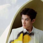 Biodata dan Profil Aktor Caesar Wu / Wu Xi Ze / 吴希泽 Caesar Wu adalah aktor Tiongkok, lahir di Shenzhen, Guangdong, Tiongkok. Debut aktingnya datang pada tahun 2017, ketika ia muncul di 'Meteor Garden' bersama Dylan Wang, Darren Chen, dan Connor Leong, yang segera dikenal sebagai 'The F4'. Kemudian, pada tahun 2018, ia berpartisipasi dalam rekaman variety show Hunan TV 'Happy Camp' dan acara bincang-bincang bertema sepak bola saluran olahraga CCTV 'Qi Tan Eleven'. Nama: 吴希泽 / Wu Xi Ze Nama Inggris: Caesar Profesi: Aktor Tanggal lahir: 1996-Okt-19 (umur 24) Tempat Lahir: Shenzhen, Guangdong, Tiongkok Tanda bintang: Libra Zodiak Tiongkok: Tikus Agensi bakat: M.Y Entertainment TV Series Meet Me in Your Sound (2022) as Jin Shangyu Yi Pian Bing Xin Zai Yu Hu (2021) as Zhan Zhao Faith Makes Great (2021) as Li Zhenxing Ru Meng Ling (2021) as Fu Ye General's Lady (2020) as Chu Xiuming The Chang'an Youth (2020) as Yang Zian Meteor Garden (2018) as Xi Men TV Series Theme Songs A Faraway Dream (遥不可及的梦) - The Chang'an Youth (2020) The Moment the Flower Blooms (花开的瞬间) with Wang Yu Wen - The Chang'an Youth (2020) I Miss You Thinking About Going Crazy (想你想到快疯了) - Meteor Garden (2018) Never Would’ve Thought Of (从来没想到) - Meteor Garden (2018) Creating Memories (创造回忆) - Meteor Garden (2018) For You - Meteor Garden (2018) Tionghoa Org - Li Zhiting (Aarif Rahman) Dalam Pemotretan Sampul Majalah LEON China Edisi Agustus 2022 - 1