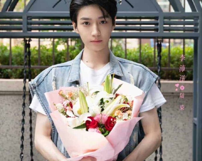 Mini Drama Li Peiyang & Le Yi, “Romantic Sleeping Guide” Telah Selesaikan Syutingnya Mini drama “Romantic Sleeping Guide / 浪漫睡眠指南” yang dibintangi Li Peiyang, Le Yi, Rao Jiadi, Zhou Hengyu dan lainnya telah selesaikan syutingnya. Tionghoa Org -Mini Drama Li Peiyang & Le Yi, “Romantic Sleeping Guide” Telah Selesaikan Syutingnya - 1