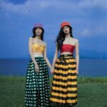 Potret Yang Zi & Deng Wei Saat Syuting Drama Xianxia “Lost You Forever / Chang Xiang Si” Potret Yang Zi & Deng Wei saat sedang syuting drama xianxia “Lost You Forever / Chang Xiang Si / 长相思”. Drama ini juga dibintangi oleh Zhang Wanyi, Tan Jianci, Dai Luwa, Wang Hongyi, Huang Cancan, dan lainnya. Potret Chen Duling & Zhou Jieqiong Untuk MiniBazaar Edisi Juli 2022