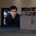 Drama Zhao Liying, "The Story of Xing Fu" Akan Tayang Perdana 29 Juni Mendatang Drama "The Story of Xing Fu / 幸福到万家" yang dibintangi Zhao Liying, Liu Wei, Tang Sen, Luo Jin dan lainnya rilis poster dan trailer baru serta umumkan akan tayang perdana 29 Juni mendatang di Dragon TV, Beijing TV & Youku. Tionghoa Org - Potret Li Yifeng, Sun Anke & Fan Shiran Untuk Prada - 1