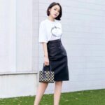 Biodata dan Profil Aktor Xu Kai / 许凯 Xu Kai, juga dikenal sebagai Xu Soso atau Kevin Xu, adalah aktor dan model Tiongkok. Pada tahun 2013, Xu memenangkan kejuaraan dalam kontes model iklan cetak yang diadakan di Guangzhou. Pada tahun 2016, ia menandatangani kontrak dengan Huanyu Film, sebuah perusahaan hiburan milik Yu Zheng, dan memasuki industri hiburan. Dia berperan dalam serial televisi pertamanya Zhaoge, di mana dia memerankan Yang Jian. Tionghoa Org -Potret Qi Xi, Zhang Jianing & Zhu Yanmanzi Untuk Prada - 2