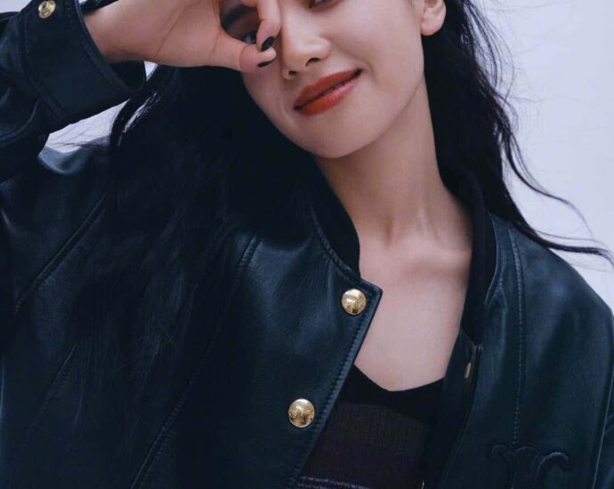 Potret Zhang Jingyi Dalam Sampul Majalah OK! China Zhang Jingyi dalam pemotretan untuk sampul Majalah OK! China Tionghoa Org - Potret Zhang Jingyi Dalam Sampul Majalah OK! China - 2