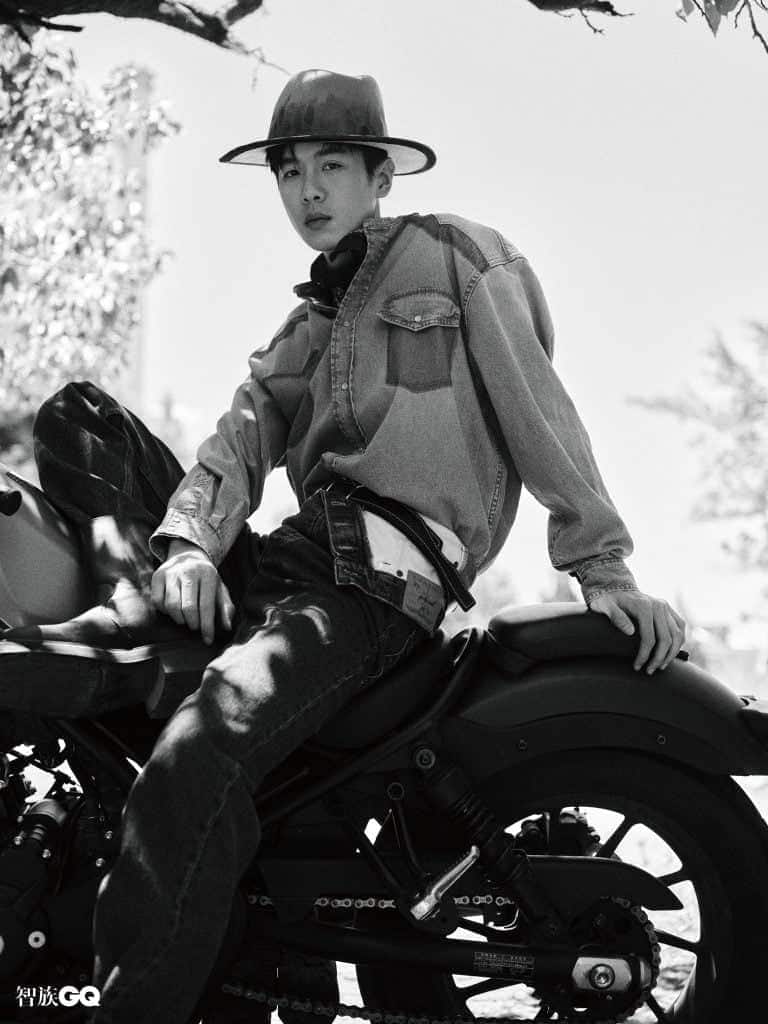 Potret Zhang Ruoyun Dalam Sampul Majalah GQ China Edisi Juli 2022 Potret Zhang Ruoyun untuk sampul Majalah GQ China Edisi Juli 2022. Tionghoa Org - Potret Zhang Ruoyun Dalam Sampul Majalah GQ China Edisi Juli 2022 - 4