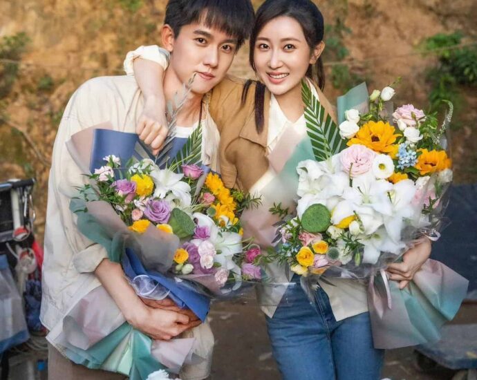 Season 2 Drama “Insect Detective” Dengan Pemain Utama Sama Telah Selesaikan Syuting Season 2 dari drama misteri “Insect Detective / 破茧” yang kembali dibintangi Zhang Yao dan Chu Yue bersama Xu Zhixian (Bie Kpn), Nine (INTO1), dan Wang Guanyi telah selesaikan proses syutingnya. Tionghoa Org - Season 2 Drama “Insect Detective” Dengan Pemain Utama Sama Telah Selesaikan Syuting - 1