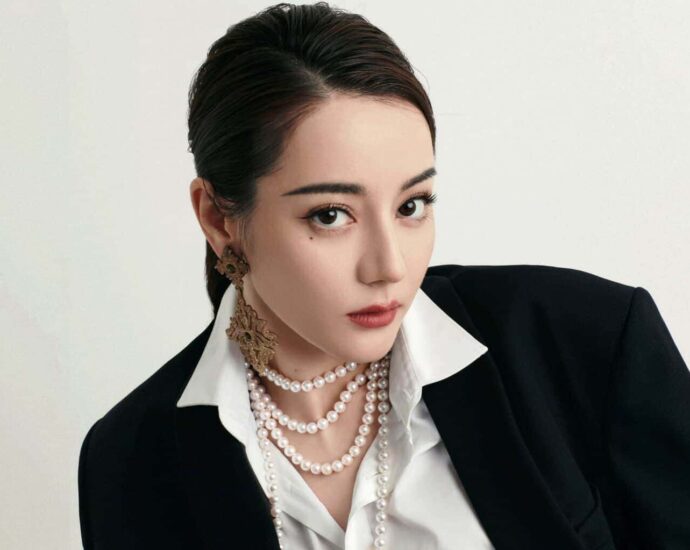 Studio Dilraba Dilmurat Bagikan Foto Untuk Ulang Tahunnya Yang Ke-30 Studio Dilraba Dilmurat membagikan foto untuk ulang tahunnya yang ke-30. Tionghoa Org - Studio Dilraba Dilmurat Bagikan Foto Untuk Ulang Tahunnya Yang Ke-30 -
