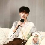 Wei Zheming & Guo Xiaoting Gabung di Drama "Fox Spirit Matchmaker: Yue Hong" Dalam tahap syuting, drama romansa fantasi "Fox Spirit Matchmaker : Yue Hong Chapter / 狐妖小红娘月红篇" yang dibintangi oleh Yang Mi dan Gong Jun resmi umumkan pemeran lainnya yaitu Guo Xiaoting, Wei Zheming, Hu Lianxin, dan Wen Zhengrong dengan bagikan still cut baru. Tionghoa Org - Studio Wang Jingxuan Bagikan Foto Saat Mengadakan Siaran Langsung Ulang Tahunnya - 4