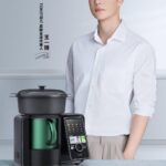 Biodata dan Profil Aktor Caesar Wu / Wu Xi Ze / 吴希泽 Caesar Wu adalah aktor Tiongkok, lahir di Shenzhen, Guangdong, Tiongkok. Debut aktingnya datang pada tahun 2017, ketika ia muncul di 'Meteor Garden' bersama Dylan Wang, Darren Chen, dan Connor Leong, yang segera dikenal sebagai 'The F4'. Kemudian, pada tahun 2018, ia berpartisipasi dalam rekaman variety show Hunan TV 'Happy Camp' dan acara bincang-bincang bertema sepak bola saluran olahraga CCTV 'Qi Tan Eleven'. Nama: 吴希泽 / Wu Xi Ze Nama Inggris: Caesar Profesi: Aktor Tanggal lahir: 1996-Okt-19 (umur 24) Tempat Lahir: Shenzhen, Guangdong, Tiongkok Tanda bintang: Libra Zodiak Tiongkok: Tikus Agensi bakat: M.Y Entertainment TV Series Meet Me in Your Sound (2022) as Jin Shangyu Yi Pian Bing Xin Zai Yu Hu (2021) as Zhan Zhao Faith Makes Great (2021) as Li Zhenxing Ru Meng Ling (2021) as Fu Ye General's Lady (2020) as Chu Xiuming The Chang'an Youth (2020) as Yang Zian Meteor Garden (2018) as Xi Men TV Series Theme Songs A Faraway Dream (遥不可及的梦) - The Chang'an Youth (2020) The Moment the Flower Blooms (花开的瞬间) with Wang Yu Wen - The Chang'an Youth (2020) I Miss You Thinking About Going Crazy (想你想到快疯了) - Meteor Garden (2018) Never Would’ve Thought Of (从来没想到) - Meteor Garden (2018) Creating Memories (创造回忆) - Meteor Garden (2018) For You - Meteor Garden (2018) Tionghoa Org - Wang Yibo Sebagai Juru Bicara Global Untuk Peralatan Dapur TOKIT - 1