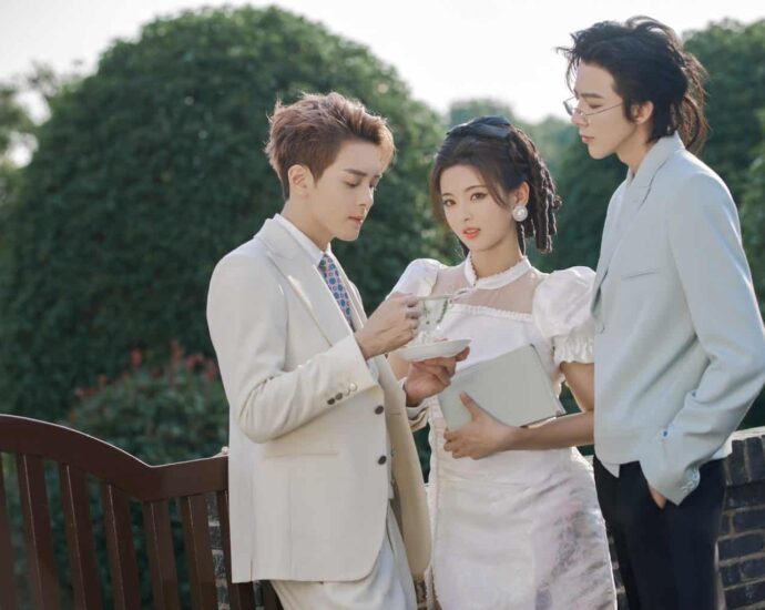 Yang Chaoyue Bagikan Foto Dengan Lawan Mainnya Di Drama Wuxia “Heroes” Yang Chaoyue bagikan foto dengan lawan mainnya di drama wuxia “Heroes / 说英雄谁是英雄”, Zeng Shunxi dan Liu Yuning. Tionghoa Org -Yang Chaoyue Bagikan Foto Dengan Lawan Mainnya Di Drama Wuxia “Heroes” - 2