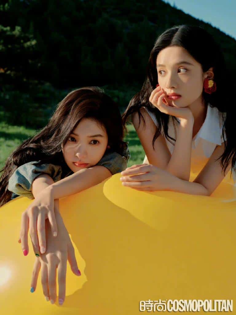 Zhang Ruonan & Zhang Jingyi Dalam Pemotretan Cosmopolitan China Edisi Summer 2022 Potret Zhang Ruonan dan Zhang Jingyi dalam sampul Majalah Cosmopolitan China Edisi Summer 2022 Tionghoa Org - Zhang Ruonan & Zhang Jingyi Dalam Pemotretan Cosmopolitan China Edisi Summer 2022 - 4
