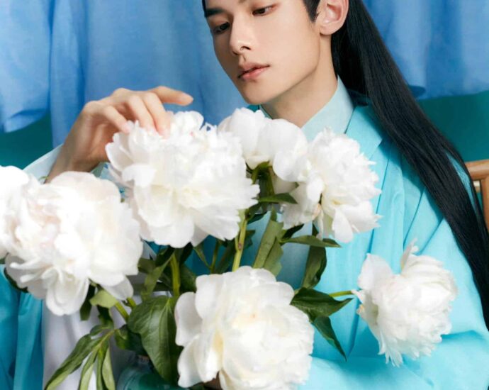 Zhao Yiqin Bagikan Foto Untuk Ulang Tahunnya Yang Ke-25 Zhao Yiqin bagikan foto baru untuk ulang tahunnya yang ke-25. Tionghoa Org - Zhao Yiqin Bagikan Foto Untuk Ulang Tahunnya Yang Ke-25 - 1