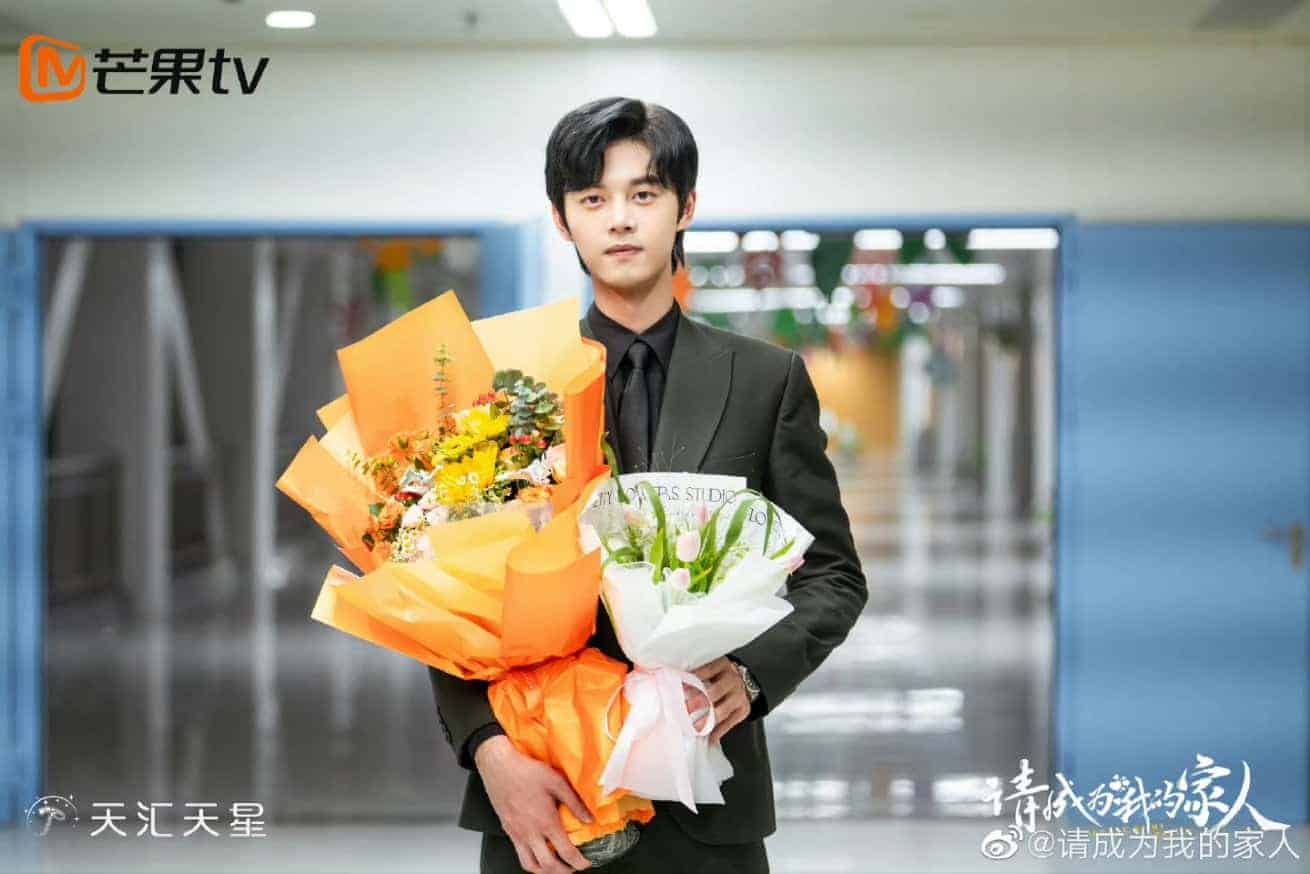 Zheng Qiuhong & Xie Binbin Selesaikan Syuting Drama “Please Be My Family 请成为我的家人” Drama keluarga “Please Be My Family / 请成为我的家人” yang dibintangi oleh Zheng Qiuhong, Xie Binbin, Zhu Yuanbing, Sheng Huizi, Jin Chong, dan Yang Xueer merilis still cut baru dan telah selesaikan proses syutingnya. Tionghoa Org - Zheng Qiuhong & Xie Binbin Selesaikan Syuting Drama “Please Be My Family 请成为我的家人” - 2