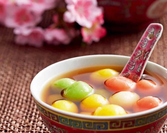 Inilah Nilai Gizi Tangyuan (汤圆) - Makanan Tradisional Tiongkok Saat Festival Dongzhi Tangyuan sudah memiliki rasa yang manis, sehingga untuk kuahnya tidak perlu menambahkan gula untuk mengurangi asupan kalori. Inilah Nilai Gizi Tangyuan (汤圆) - Makanan Tradisional Tiongkok Saat Festival Dongzhi