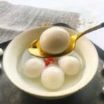 Mengenal Lebih Dekat Tentang Hawthorn (山楂 shan zha) Siapa sih yang tak kenal cemilan yang satu ini?Shanzhabing (Hanzi: 山楂饼, Pinyin: Shānzhā bǐng), terbuat dari bahan utama hawthorn berkualitas tinggi, dan dimurnikan melalui berbagai proses seperti pemilihan bahan, pembersihan, pengukusan, pemukulan, pembentukan, pengeringan, dan pengemasan. Tradisi Makan Tangyuan aka Ronde Selama Titik Balik Matahari Musim Dingin