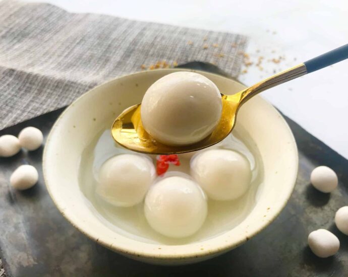 Tradisi Makan Tangyuan aka Ronde Selama Titik Balik Matahari Musim Dingin Titik balik matahari musim dingin juga dikenal sebagai Festival Musim Dingin, Festival Titik Balik Panjang, dan Festival Dongzhi (Hanzi: 冬至节, Pinyin: Dōngzhì jié). Tradisi Makan Tangyuan aka Ronde Selama Titik Balik Matahari Musim Dingin