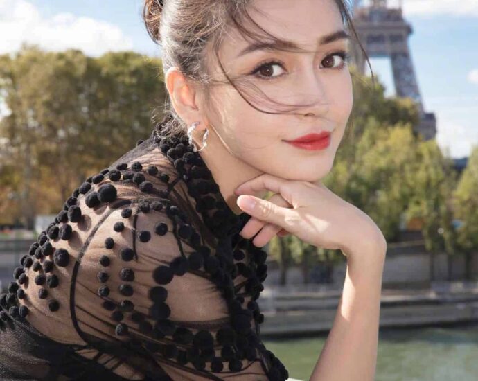 Angelababy Dikabarkan Resmi Bergabung Dengan Agensi Yuekai Entertainment Angelababy dikabarkan resmi menandatangi kontrak dan bergabung bersama agensi Yuekai Entertainment. Tionghoa Org - Angelababy Dikabarkan Resmi Bergabung Dengan Agensi Yuekai Entertainment - 1