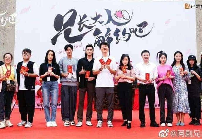 C-Drama “Contractual Marriage” Yang Dibintangi Zheng Miao & Cheng Lei Telah Menggelar Upacara Syuting Drama romansa komedi “Contractual Marriage 兄长大人解约吧” yang dibintangi Zheng Miao, Cheng Lei, Niu Xin dan lainnya telah resmi menggelar upacara syutingnya di Hengdian. Tionghoa Org - C-Drama “Contractual Marriage” Yang Dibintangi Zheng Miao & Cheng Lei Telah Menggelar Upacara Syuting - 4