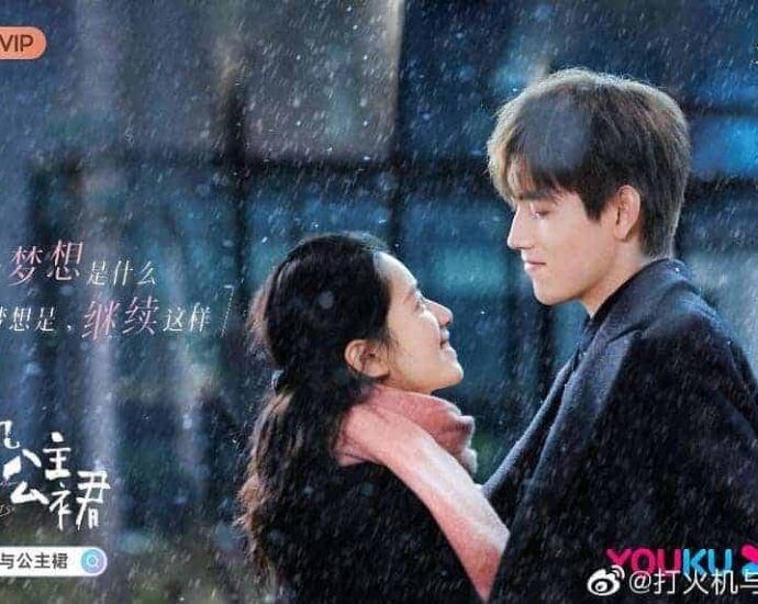 Chen Feiyu & Zhang Jingyi Dalam Poster Drama “Lighter and Princess” Masih tahap syuting, drama romansa modern “Lighter and Princess / 打火机与公主裙” rilis klip video & poster baru dari Chen Feiyu & Zhang Jingyi. Tionghoa Org - Chen Feiyu & Zhang Jingyi Dalam Poster Drama “Lighter and Princess” - 1