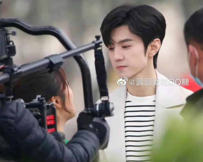 Chen Zheyuan & Shen Yue Terlihat Syuting Drama Romansa Fantasi “Mr. Bad” Chen Zheyuan & Shen Yue terlihat kembali syuting untuk drama romansa fantasi “Mr.Bad / 我的反派男友” setelah sebelumnya sempat terhenti dan menjalani karantina. Tionghoa Org - Chen Zheyuan & Shen Yue Terlihat Syuting Drama Romansa Fantasi “Mr. Bad” - 0