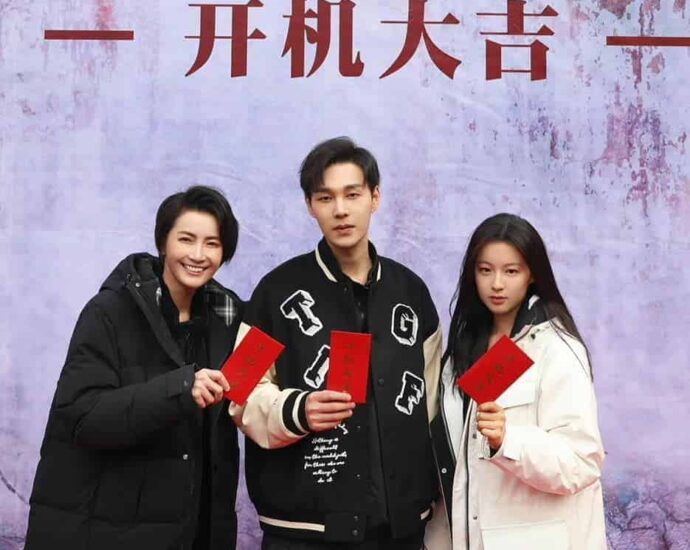 Dibintangi Li Yuan, Li Jiaxin & Yuan Hao, Drama “Disappearing Traces” Telah Menggelar Upacara Syuting Drama ketegangan investigasi kriminal “消散的痕迹 / Disappearing Traces” yang dibintangi Li Yuan, Li Jiaxin & Yuan Hao telah menggelar upacara syutingnga beberapa hari lalu. Tionghoa Org - Dibintangi Li Yuan, Li Jiaxin & Yuan Hao, Drama “Disappearing Traces” Telah Menggelar Upacara Syuting - 4