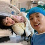 Zhao Liying Gugat Perusahaan Kosmetik & Dapat Kompensasi 500.000RMB Zhao Liying menggugat perusahaan kosmetik dan memenangkan gugatan serta dianugerahi kompensasi sebesar 500.000RMB Tionghoa Org - Dibuat Terkejut, Yin Fang Mengumumkan Telah Resmi Menjadi Seorang Ayah dan Membagikan Potret Keluarganya - 2