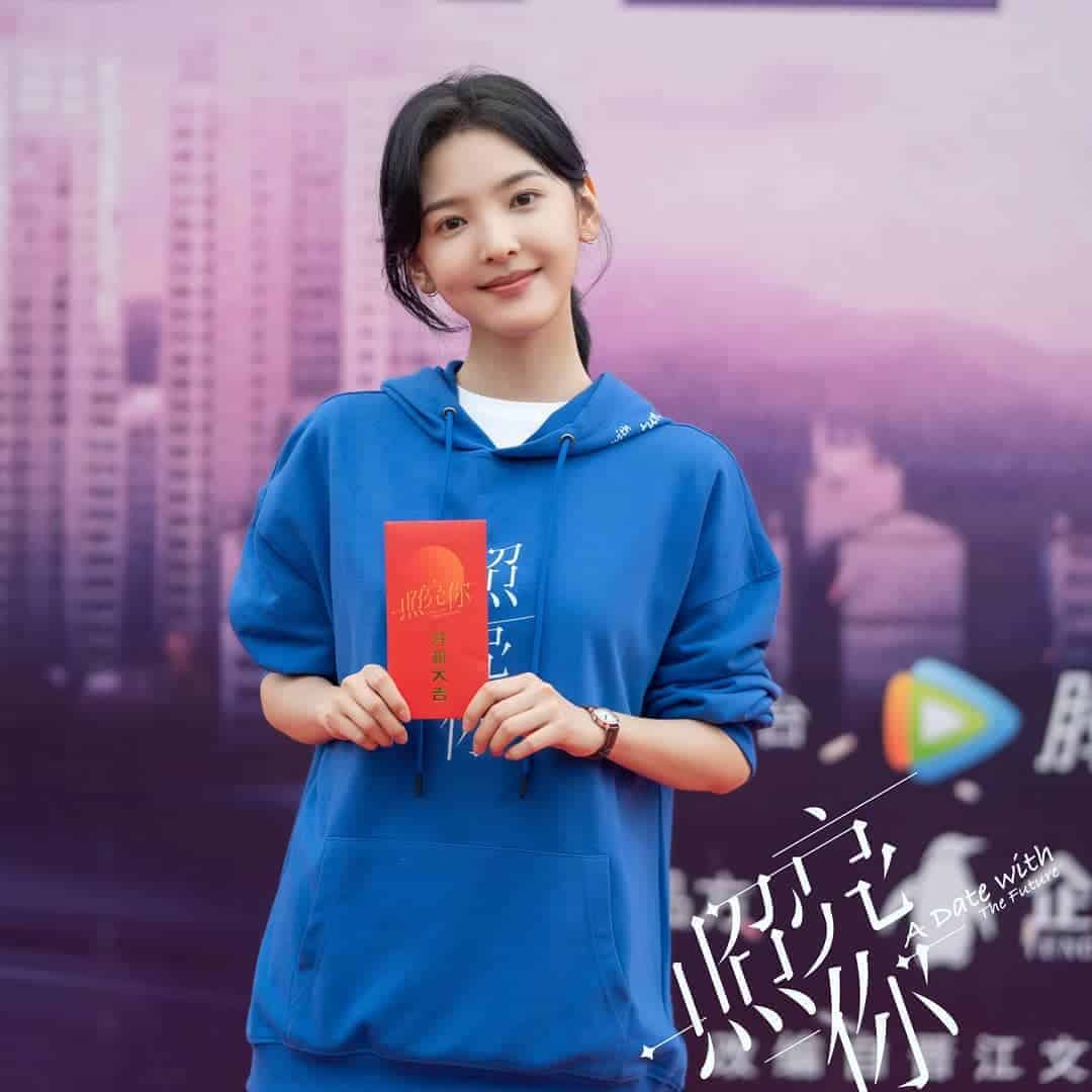 Drama “A Date With The Future” Telah Menggelar Upacara Syuting Bersama William Chan & Zhang Ruonan Drama romansa modern “A Date With The Future / 照亮你” yang dibintangi William Chan, Zhang Ruonan, Ren Hao (tidak hadir), Luo Qiuyun, Ci Sha dan lainnya telah resmi menggelar upacara syutingnya beberapa hari lalu. Tionghoa Org - Drama “A Date With The Future” Telah Menggelar Upacara Syuting Bersama William Chan & Zhang Ruonan - 3