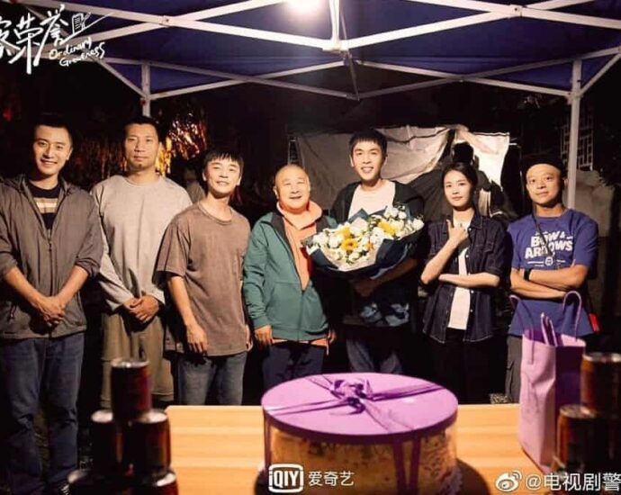 Drama Polisi “Ordinary Greatness” Yang Dibintangi Zhang Ruoyun dan Bai Lu Telah Menyelesaikan Syuting Drama polisi “Ordinary Greatness / 警察荣誉” yang dibintangi Zhang Ruoyun, Bai Lu, Wang Jingchun, Ning Li, Xu Kaicheng dan lainnya telah resmi menyelesaikan syutingnya selama 4 bulan. Tionghoa Org -Drama Polisi “Ordinary Greatness” Yang Dibintangi Zhang Ruoyun dan Bai Lu Telah Menyelesaikan Syuting - 4