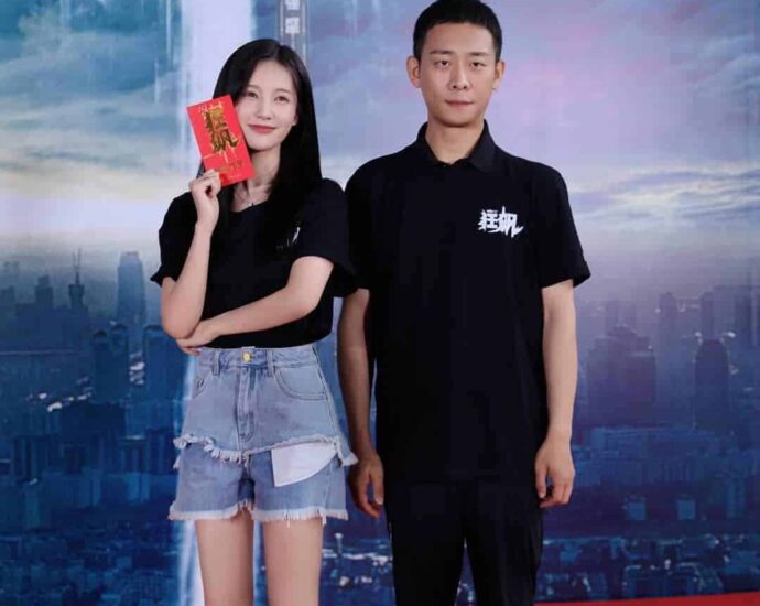 Drama “Punch Out” Yang Dibintangi Zhang Yi, Li Yitong & Zhang Songwen Telah Menggelar Upacara Syuting Drama investigasi kriminal “Punch Out / 狂飙” yang dibintangi Zhang Yi, Zhang Songwen, Li Yitong, Zhang Zhijian, Han Tong Sheng dan lainnya telah resmi menggelar upacara syuting. Tionghoa Org - Drama “Punch Out” Yang Dibintangi Zhang Yi, Li Yitong & Zhang Songwen Telah Menggelar Upacara Syuting - 3