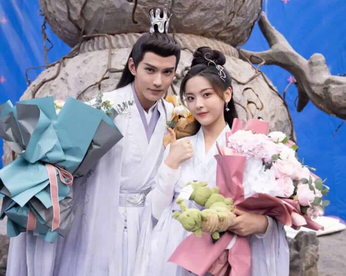 Drama Xianxia “Chong Zi” Yang Dibintangi Yang Chaoyue & Xu Zhengxi Telah Menyelesaikan Syuting Drama romansa xianxia “Chong Zi / 重紫” yang dibintangi Yang Chaoyue, Xu Zhengxi, Ma Wenyuan, Lin Siyi, Deng Wei, Zhang Keai, Li Daikun, Jia Ze, Wang Zhuocheng, Yang Xinying, Gao Han dan lainnya telah resmi menyelesaikan syuting drama mereka. Tionghoa Org - Drama Xianxia “Chong Zi” Yang Dibintangi Yang Chaoyue & Xu Zhengxi Telah Menyelesaikan Syuting - 1