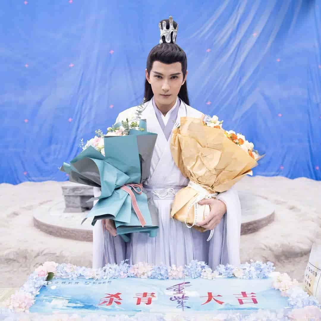 Drama Xianxia “Chong Zi” Yang Dibintangi Yang Chaoyue & Xu Zhengxi Telah Menyelesaikan Syuting Drama romansa xianxia “Chong Zi / 重紫” yang dibintangi Yang Chaoyue, Xu Zhengxi, Ma Wenyuan, Lin Siyi, Deng Wei, Zhang Keai, Li Daikun, Jia Ze, Wang Zhuocheng, Yang Xinying, Gao Han dan lainnya telah resmi menyelesaikan syuting drama mereka. Tionghoa Org - Drama Xianxia “Chong Zi” Yang Dibintangi Yang Chaoyue & Xu Zhengxi Telah Menyelesaikan Syuting - 2