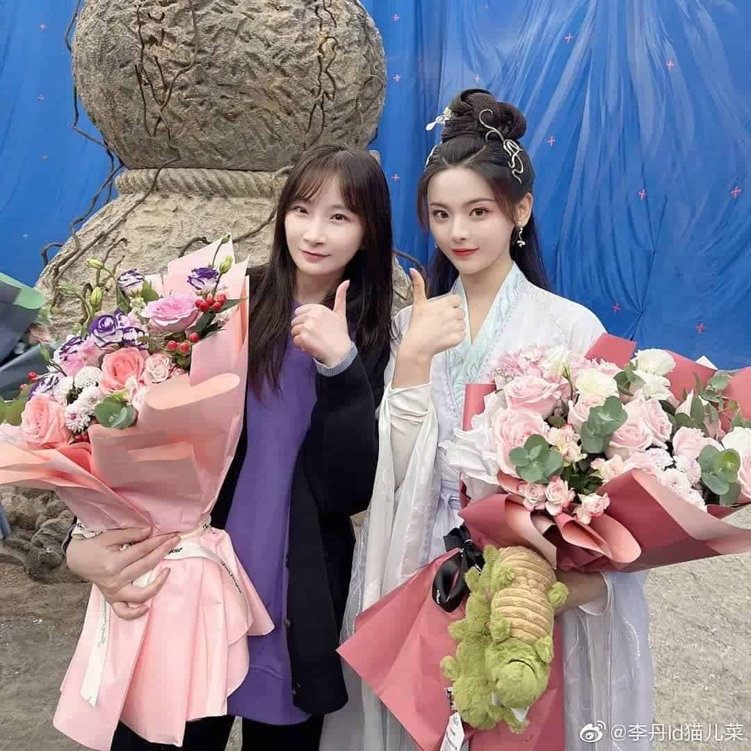 Drama Xianxia “Chong Zi” Yang Dibintangi Yang Chaoyue & Xu Zhengxi Telah Menyelesaikan Syuting Drama romansa xianxia “Chong Zi / 重紫” yang dibintangi Yang Chaoyue, Xu Zhengxi, Ma Wenyuan, Lin Siyi, Deng Wei, Zhang Keai, Li Daikun, Jia Ze, Wang Zhuocheng, Yang Xinying, Gao Han dan lainnya telah resmi menyelesaikan syuting drama mereka. Tionghoa Org - Drama Xianxia “Chong Zi” Yang Dibintangi Yang Chaoyue & Xu Zhengxi Telah Menyelesaikan Syuting - 3
