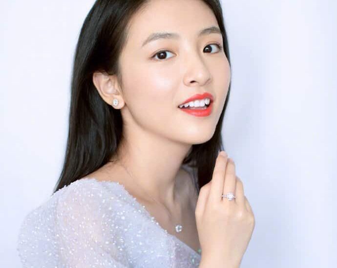 Janice Wu & Qin Junjie Dirumorkan Akan Membintangi Drama “Love Story of Summer” Janice Wu dan Qin Junjie telah dirumorkan akan membintangi c-drama “Love Story of Summer / 恋爱的夏天”, sebuah remake dari K-Drama berjudul Discovery of Love. Tionghoa Org - Janice Wu & Qin Junjie Dirumorkan Akan Membintangi Drama “Love Story of Summer” -2