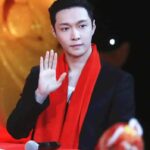 Biodata dan Profil Aktor Deng Lun / Allen Deng / 邓伦 Deng Lun, nama Inggris Allen Deng, adalah aktor Tiongkok. Dia membuat debut aktingnya di drama televisi 2013 “Flowers in Fog.” Sejak itu ia muncul di sejumlah drama televisi populer, termasuk "Fifteen Years to Wait for Migratory Birds" (2016), "Because of Meeting You" (2017), "Sweet Dreams" (2018) dan "Ashes of Love" ( 2018). Tionghoa Org - Lewat Postingan Instagram, Zhang Yixing Umumkan Tinggalkan SM Entertainment - 1