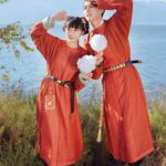 Gaya Kerah Cheongsam Modern & Karakteristiknya Cheongsam, sebagai salah satu pakaian tradisional Tionghoa, mengandung budaya kuno, dan juga pembawa budaya tradisional Tiongkok. Tionghoa Org - Pakaian Tradisional Tiongkok Dengan Kerah Bulat, Yuanlingpao 圆领袍 - 1