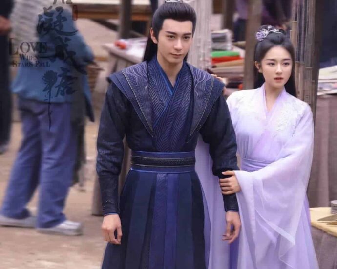 Potret Chen Xingxu & Li Landi Saat Syuting Drama “Love When The Stars Fall” Chen Xingxu & Li Landi terlihat sedang syuting untuk drama romansa xianxia “Love When The Stars Fall / 星落凝成糖” Tionghoa Org - Potret Chen Xingxu & Li Landi Saat Syuting Drama “Love When The Stars Fall” - 1