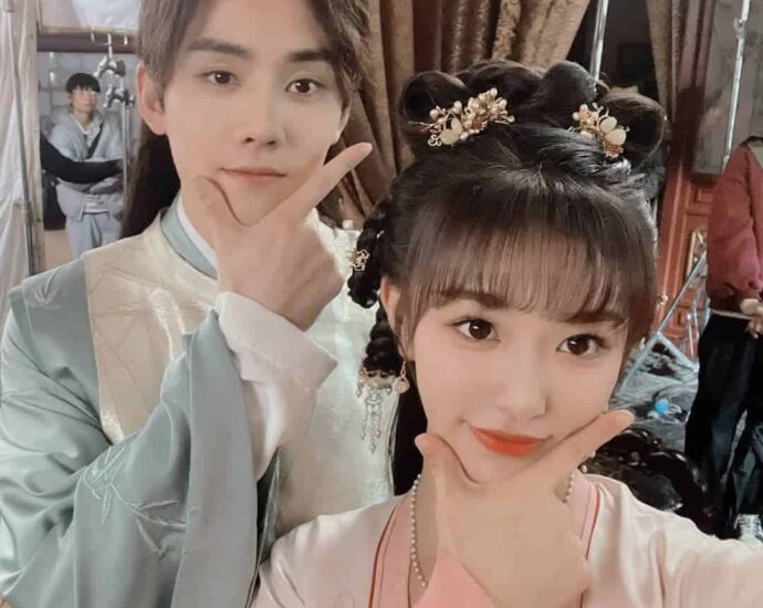 Tionghoa Org - Potret Kong Xueer Bersama Pemeran Drama Tiongkok “Ming Mei Shan Qu” - 1