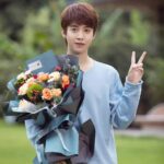 Potret Zhang Ruoyun Dengan Baju Polisi Dalam Drama “Ordinary Greatness” Potret Zhang Ruoyun dengan baju polisi dalam drama “Ordinary Greatness” yang dibintanginya bersama Bai Lu, Wang Jingchun, Ning Li, Xu Kaicheng dan lainnya. Drama ini tayang 28 Mei 2022 kemarin. Tionghoa Org - Potret Ma Wenyuan Saat Menyelesaikan Syuting Drama “Yang Fang Li De Mao Xian Sheng 洋房里的猫先生” - 1