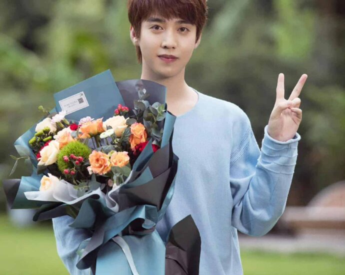 Potret Ma Wenyuan Saat Menyelesaikan Syuting Drama “Yang Fang Li De Mao Xian Sheng 洋房里的猫先生” Ma Wenyuan membagikan foto saat dia menyelesaikan syuting untuk drama “The Mister Cat Who Lives In the Bungalow / Hai, Ni De Guo Chan / 嗨你的锅铲 / Yang Fang Li De Mao Xian Sheng / 洋房里的猫先生”. Tionghoa Org - Potret Ma Wenyuan Saat Menyelesaikan Syuting Drama “Yang Fang Li De Mao Xian Sheng 洋房里的猫先生” - 1