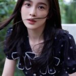 Drama Dilireba & Tong Dawei "Prosecution Elite" Umumkan Tayang 29 Mei Drama tentang hukum "Prosecution Elite / 公诉" yang dibintangi oleh Dilireba (Dilraba Dilmurat), Tong Dawei, Gao Xin, You Jingru, Guo Jianan serta penampilan spesial dari Han Dong dan Dylan Xiong umumkan tayang perdana 29 Mei mendatang. Tionghoa Org -Potret Zhao Yingzi Untuk《壹号 THE ONE》 - 1