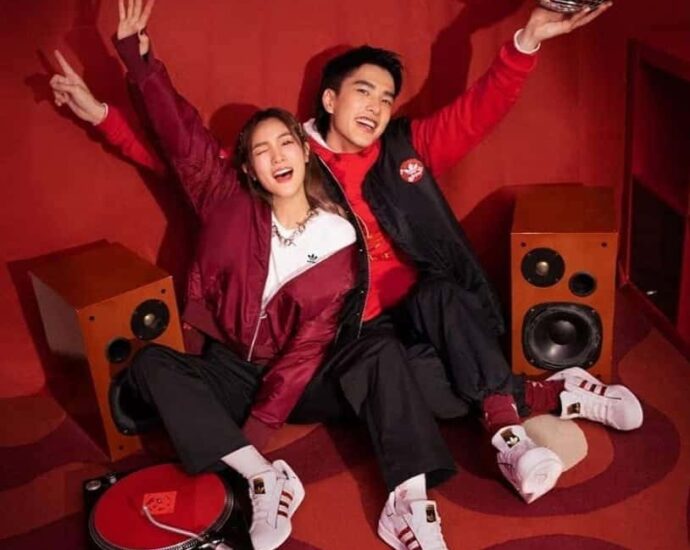 Reunian Lagi, Tseng Jing Hua & Gingle Wang Dalam Pemotretan Untuk Adidas Edisi Tahun Baru Imlek Dua aktor Taiwan Gingle Wang & Tseng Jinghua kembali reuni dalam pemotretan terbarunya untuk merek Adidas edisi tahun baru imlek. Tionghoa Org - Reunian Lagi, Tseng Jing Hua & Gingle Wang Dalam Pemotretan Untuk Adidas Edisi Tahun Baru Imlek - 4