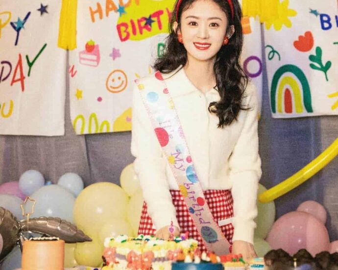 Studio Zhao Liying Membagikan Potret Baru Saat Merayakan Ulang Tahunnya Ke-34 Hari ini Studio Zhao Liying membagikan potret baru saat merayakan ulang tahunnya yang ke-34 hari ini. Tionghoa Org - Studio Zhao Liying Membagikan Potret Baru Saat Merayakan Ulang Tahunnya Ke-34 Hari ini - 1