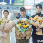 Sinopsis Drama Historikal "A Dream of Splendor 梦华录" Yang Tayang 02 Juni Kemarin Judul: A Dream of Splendor / 梦华录 / Meng Hua Lu Diketahui juga sebagai: 汴京梦华图 (Bian Liang Meng Hua Tu) / 东京娘子图鉴 (Dong Jing Nv Zi Tu Jian) Genre: Historical, romance Jumlah episode: 40 Tayang di: Tencent Tanggal tayang: 2022-Jun-02 Cast: Liu Yifei sebagai Zhao Pan'er Chen Xiao sebagai Gu Qianfan Lin Yun sebagai Song Yinzhang Liu Yan sebagai Sun San'niang Sinopsis: Zhao Pan Er, yang membuka toko teh di Hangzhou, akhirnya menerima kabar baik bahwa tunangannya Ouyang Xu berada di SMA Beijing, tetapi ditinggalkan. Tidak mau menerima nasibnya, dia bersumpah untuk pergi ke Beijing untuk mencari keadilan. Dalam perjalanan ke Beijing, dia harus buru-buru menyelamatkan saudara perempuannya yang baik, Song Yin Zhang, yang ditipu dalam pernikahan dan dianiaya. Pada saat yang sama, dia juga menyelamatkan Sun San Niang, yang sayangnya mencoba bunuh diri karena kehidupan pernikahannya. Ketika Ouyang Xu mengetahui bahwa Zhao Pan Er telah datang ke ibu kota dan datang ke pintu, dia berhasil mengusirnya keluar dari Bianjing. Zhao Pan Er, Song Yin Zhang, dan Sun San Niang memutuskan untuk tinggal di Bianjing, mengandalkan kemampuan mereka sendiri untuk menghasilkan banyak uang. Setelah mengalami kesulitan dan berbagai kesengsaraan, ketiga bersaudara itu akhirnya berhasil mengelola kedai teh kecil tersebut menjadi restoran terbesar di Bianjing. Setelah perjuangan yang sulit, Zhao Pan Er melihat lebih banyak pemandangan, dan juga memecahkan obsesi untuk membenci Ouyang Xu, dan pada saat yang sama membuka pintu keselamatan yang setara bagi para wanita rendah hati di zaman kuno. Tionghoa Org -Syuting Drama “Guess Who I Am” Yang Dibintangi Wang Ziqi & Zhang Yuxi Telah Resmi Berakhir - 3