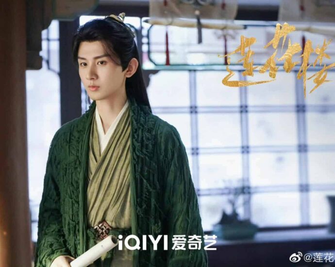 “The Lotus Casebook” Umumkan Cheng Yi, Zeng Shunxi & Xiao Shunyao Sebagai Pemeran Utama Drama misteri ketegangan “The Lotus Casebook / 莲花楼” resmi umumkan pemeran utamanya yaitu Cheng Yi, Zeng Shunxi, dan Xiao Shunyao dengan membagikan still cut perdana. Tionghoa Org - “The Lotus Casebook” Umumkan Cheng Yi, Zeng Shunxi & Xiao Shunyao Sebagai Pemeran Utama - 1