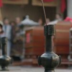 Raja Wu dari Qin (秦武王) Raja Wu dari Qin (Simplified: 秦武王, Traditional: 秦武王, Pinyin: Qín Wǔ Wáng) adalah putra Raja Huiwen dari Qin (Simplified: 秦惠文王, Traditional: 秦惠文王, Pinyin: Qín Huì Wén Wáng), dan merupakan kakak tiri dari Raja Zhaoxiang. Tionghoa Org -Touhu 投壶, Permainan Melempar Panah Tradisional Tiongkok - 3