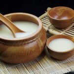 Seribu Karakter Klasik : Orang Tua dan Orang Muda Mengkonsumsi Makanan Yang Berbeda (老少异粮) Sebaris kalimat di atas dikutip dari Seribu Karakter Klasik (Hanzi: 千字文, Pinyin: Qiānzì Wén) Apa Itu Anggur Beras (米酒) ?