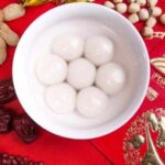 Ucapan Sincia Tahun Macan Air 2573 dalam Bahasa Inggris Kata Sincia berasal dari bunyi dialek Hokkian / Fujian Hua (Hanzi: 福建话, Pinyin: Fújiàn huà). Arti Simbolis Makan Ronde/Tangyuan (汤圆) Saat Festival Lampion/Cap Go Meh (元宵节)